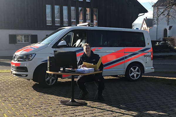 Mobiler Polizeiposten in Greifensee