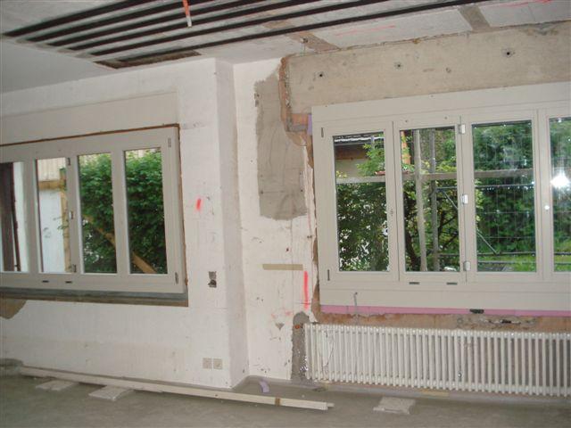 Beim ganzen Gemeindehaus werden die Fenster ersetzt.
