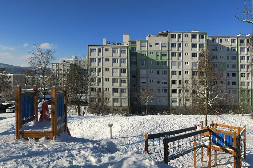 Die nördlichen Häuser im Müllerwisquartier sind bis zu 8 Stockwerke hoch. Das bringt vielen von der Wohnung aus eine Sicht bis auf den Greifensee. 
