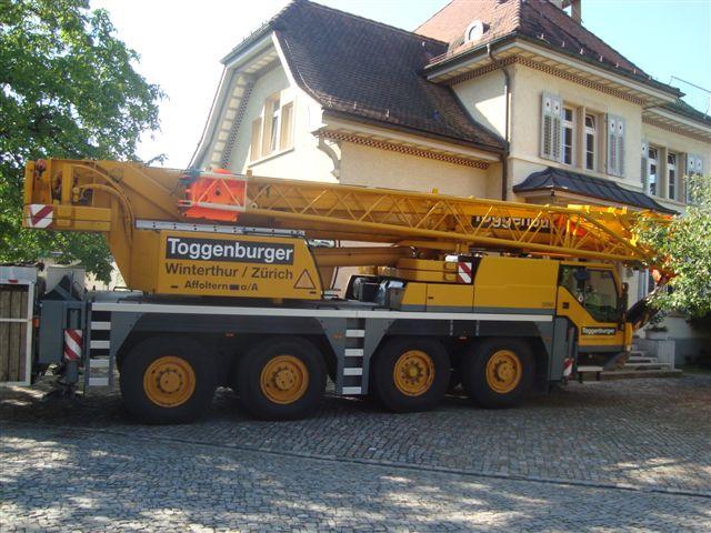 Schweres Geschütz ist für die Container notwendig.....
