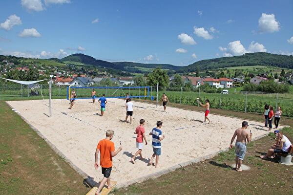 Beachvolleyballfeld in Betrieb