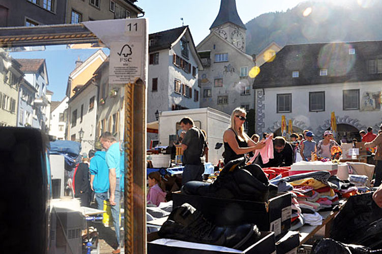 Am «Gänggalimarkt», jeweils am ersten Samstag im Monat auf dem Arcas, gibt es nichts, was es nicht gibt.