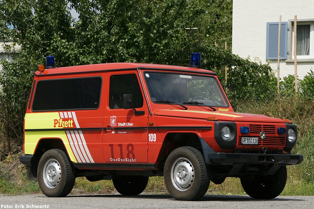 Jahrgang: 1990
Typ: Puch 230 GE Worker 4x4
Motor: Benzin 4 Zylinder
Aufbau: Werksaufbau
Getriebe: Automatik, 4 Gang
Höhe: 2.20 Meter
Breite: 1.70 Meter
Länge: 4.60 Meter
Gewicht: 2.8 Tonnen
Verwendung: Personen- und Materialtransport