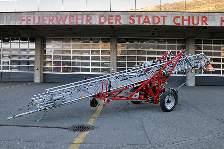 Anhängeleiter 22.7 Meter (2 Stück)

Einsatzzweck
- Rettungen aus der Höhe
- Löscheinsätze in die Höhe
