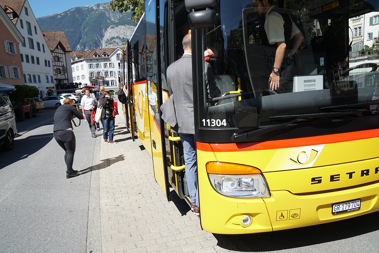 Abfahrt mit dem Postauto ab Chur.