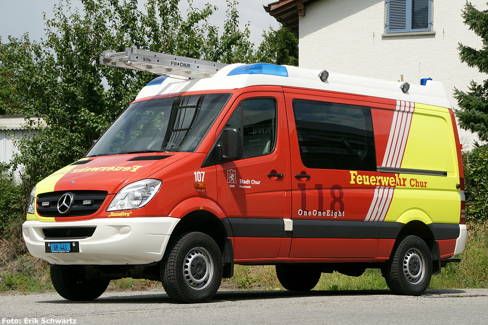 Jahrgang: 2008
Typ: Mercedes Benz Sprinter 315 CDI 4x4
Aufbau: Rosenbauer
Motor: 4 Zylinder 150 PS
Getriebe: 5-Gang Automat
Höhe: 2.90 Meter
Länge: 6.10 Meter
Breite: 2.20 Meter
Gewicht: 3.5 Tonnen
Verwendung: Mannschaftstransporter, Atemschutzgeräte