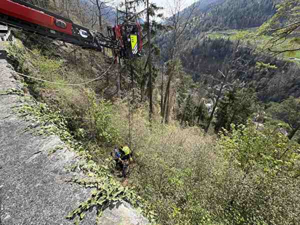 Motorradfahrer verletzt sich bei Selbstunfall 