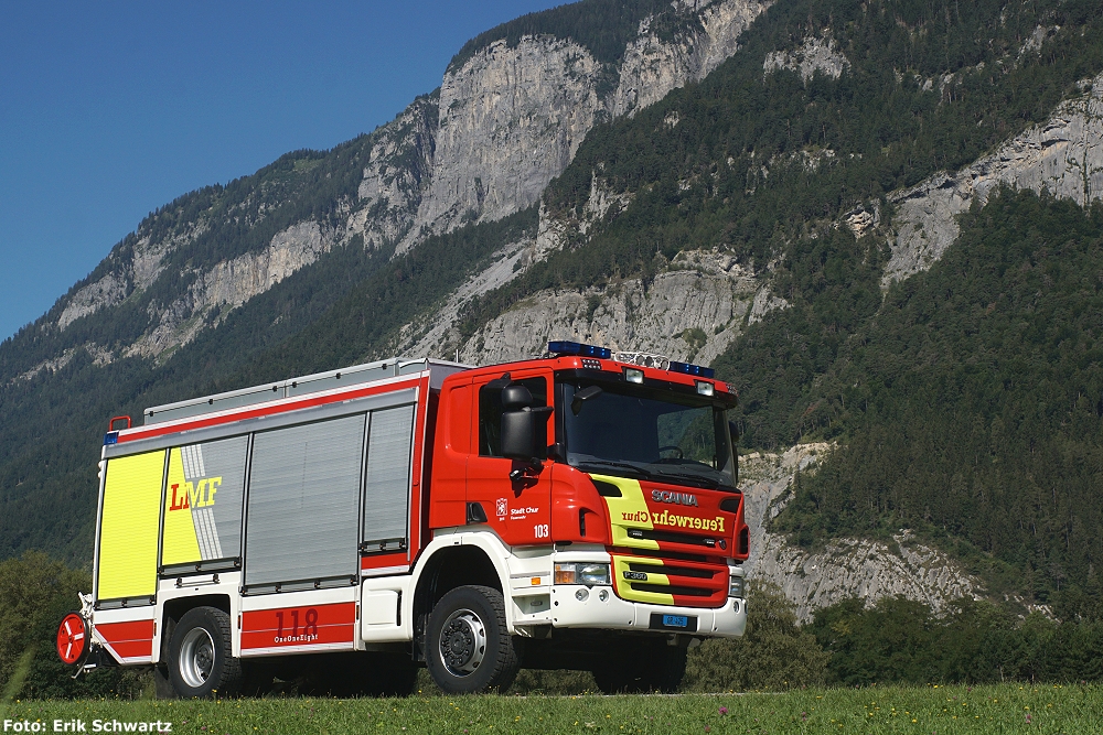 Jahrgang: 2011
Typ: Scania P360 4x4
Aufbau: Magirus Lohr
Motor: 360 PS
Getriebe: Automatikgetriebe untersetzbar
Höhe: 3.30 Meter
Länge: 8.40 Meter
Breite: 2.50 Meter
Gewicht: 18 Tonnen
Wasserleistung Pumpe: 3'000 l/min. bei 10 bar
Schnellangriff: 1x100 Meter
Inhalt Schaumtank: 200 Liter
Inhalt Wassertank: 3'000 Liter
Einsatzzweck: Strassenrettungsmaterial, div. Material für Lösch- und Pionierdienst sowie Elementarereignisse