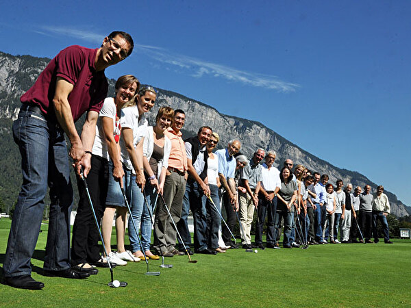 Gruppenbild auf dem Golfplatz Domat/Ems.