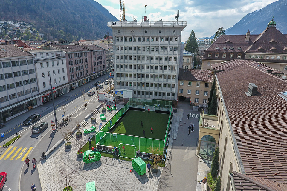 Mobiles Spielfeld auf dem Theaterplatz in Chur