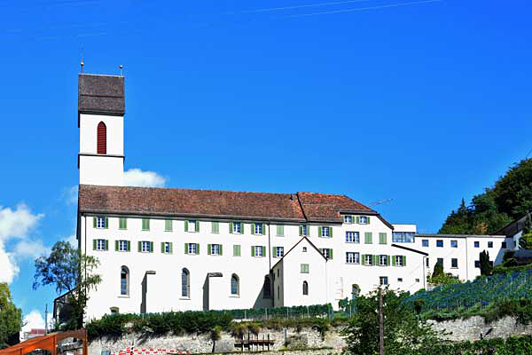 Kirche St. Luzi von aussen und von innen