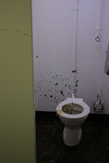 Schaden an der WC-Anlage.