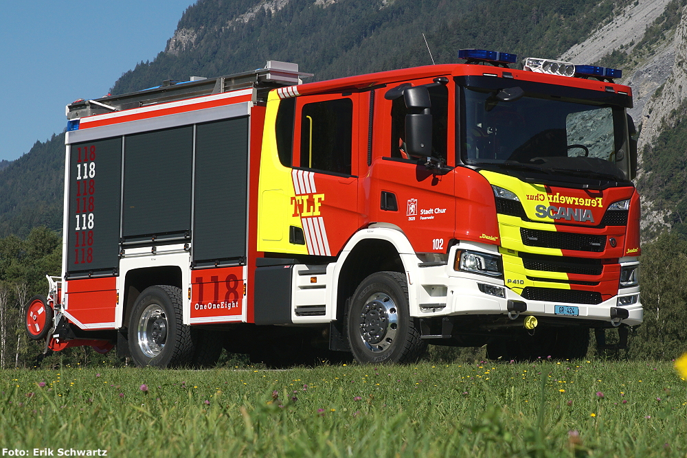 Jahrgang: 2020
Typ: Scania P410 4x4
Motor: 410 PS
Getriebe: Automatikgetriebe untersetzbar
Höhe: 3.40 Meter
Länge: 8.60 Meter
Breite: 2.55 Meter
Gewicht: 18 Tonnen
Wasserleistung Pumpe: 3’000 l/min. bei 10 bar
Schnellangriff: 1x100 Meter
Inhalt Schaumtank: 300 Liter
Inhalt Wassertank: 3000 Liter
Einsatzzweck: Div. Material für Lösch- und Pionierdienst, Ansaugen von stehenden und fliessenden Gewässern