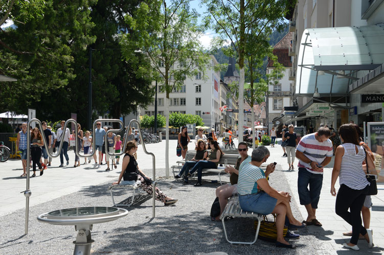 Begegnungsort inmitten des Geschäftszentrums.
