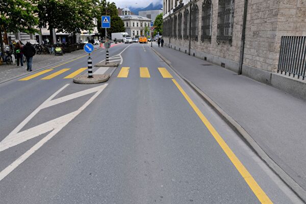Fussgängerin von Auto angefahren