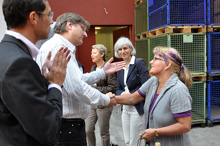 Gemeinderatspräsident Thomas Hensel und das gesamte Ratskollegium von Chur bedankt sich bei der Belegschaft der Weinkellerei Schmid Welti für die Gastfreundschaft.