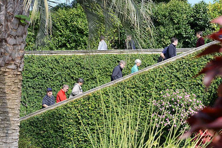 Churer Gemeinderäte auf dem Weg zum Landschaftsgarten im Englischen Stil und zum Palazzo Madre. 