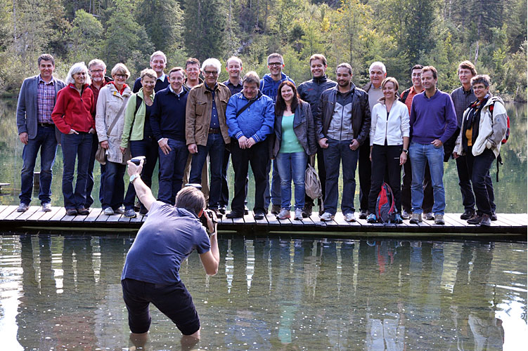 SO-Fotograf Yanik Bürkli formiert das Churer Parlament zum Gruppenbild.