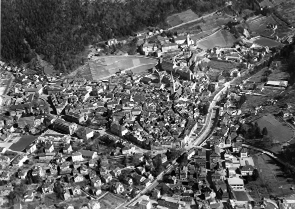 schwarz-weisse Luftaufnahme der Stadt Chur von Südwesten