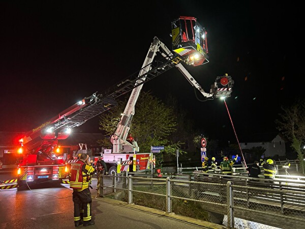 Feuerwehr Hilfeleistung Person in Plessur gefallen
