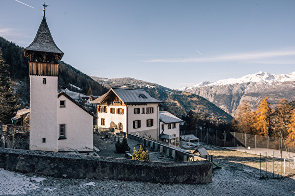 Friedhof und Kirche Praden