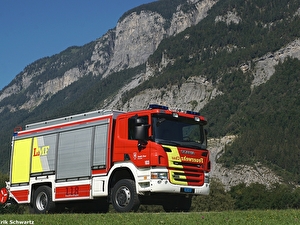 Jahrgang: 2011
Typ: Scania P360 4x4
Aufbau: Magirus Lohr
Motor: 360 PS
Getriebe: Automatikgetriebe untersetzbar
Höhe: 3.30 Meter
Länge: 8.40 Meter
Breite: 2.50 Meter
Gewicht: 18 Tonnen
Wasserleistung Pumpe: 3'000 l/min. bei 10 bar
Schnellangriff: 1x100 Meter
Inhalt Schaumtank: 200 Liter
Inhalt Wassertank: 3'000 Liter
Einsatzzweck: Strassenrettungsmaterial, div. Material für Lösch- und Pionierdienst sowie Elementarereignisse