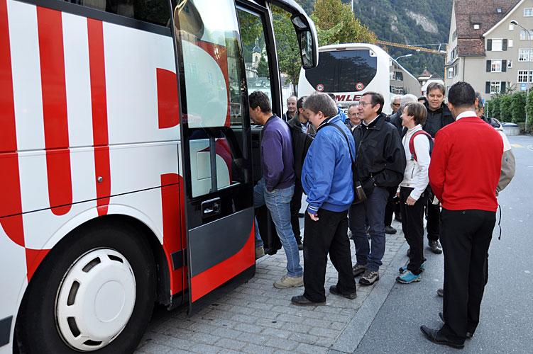 Start zur Landsitzung mit dem "Bus vu Khur" Richtung Flims.