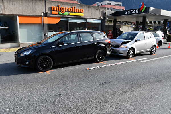 Autofahrer verursacht Auffahrunfall