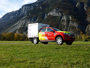 Typ: Ford Ranger 2.0 TDCI 4x4
Motor: Diesel 4 Zylinder, 170 PS
Aufbau: Mayer AG, Trimmis
Getriebe: Automatik 10 Gang
Höhe: 2.35 Meter
Breite: 1.90 Meter
Länge: 5.50 Meter
Gewicht: 3.5 Tonnen
Verwendung: Lösch- und Mannschaftstransport