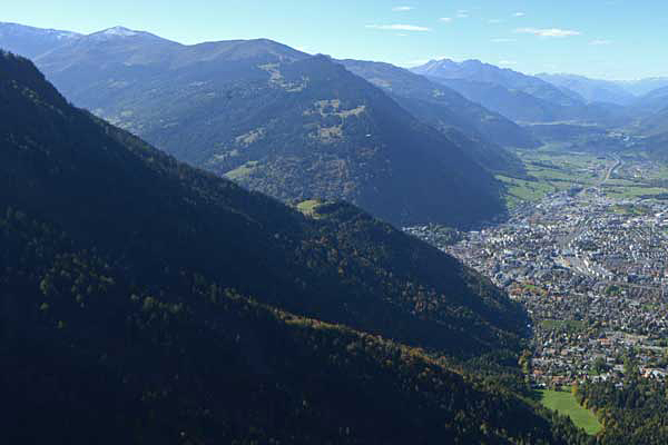 Die Hauptaufgabe der Abteilung Wald und Alpen besteht in der Pflege des Waldes, damit er seine Schutz-, Wohlfahrts- und Nutzfunktion erfüllen kann.