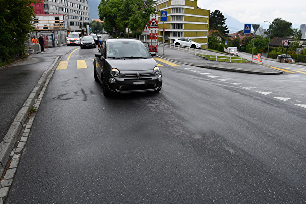 Fussgängerin von Auto angefahren