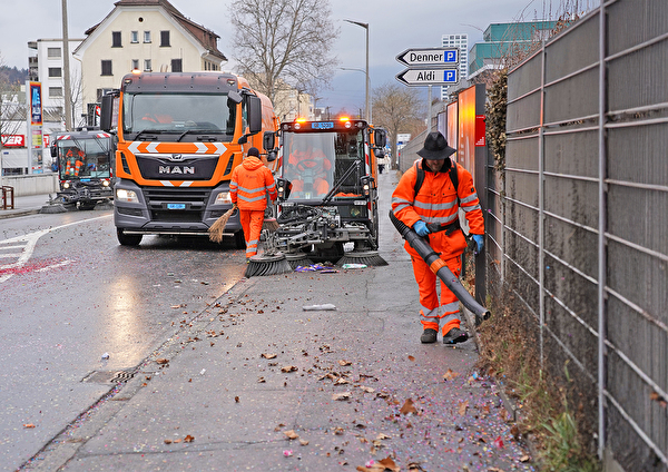 Reinigung nach dem Fasnachtsumzug