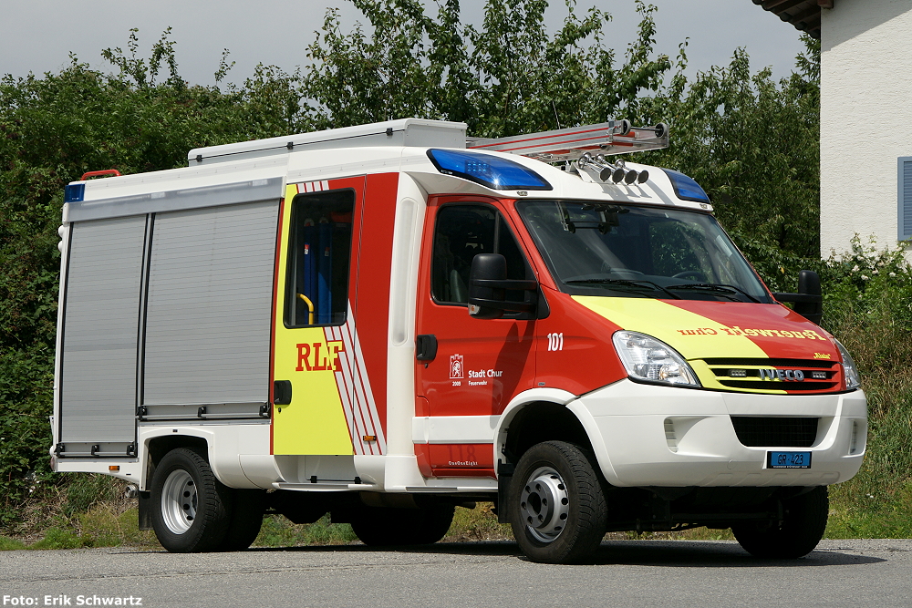 Jahrgang: 2009
Typ: Iveco Daily 65C 18 4x4
Motor: 4 Zylinder Diesel 176 PS
Getriebe: Automatisiertes Schaltgetriebe
Höhe: 2.84 Meter
Länge: 6.50 Meter
Breite: 2.16 Meter
Gewicht: 6.5 Tonnen
Schnellangriff: 100 Meter mit 240 Bar / 32l/min.
Schaumkanister: 20 Liter
Inhalt Wassertank: 500 Liter 
Einsatzzweck: Brandbekämpfung, Strassenrettung, Allgemeine Schadenwehr