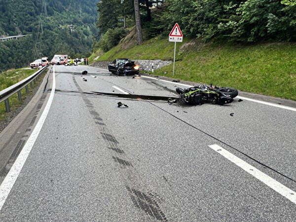 Motorradfahrer bei Verkehrsunfall tödlich verletzt