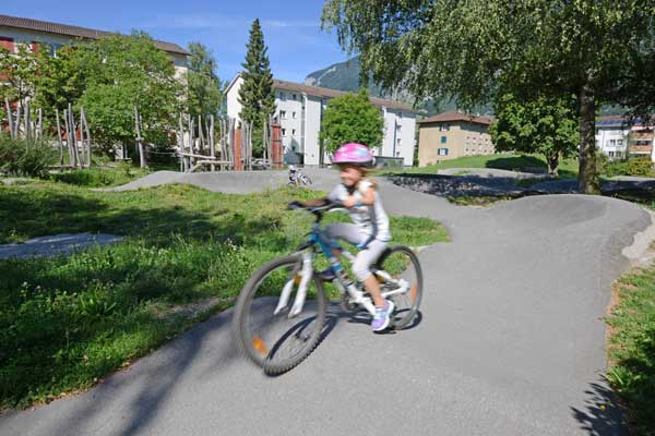 Spielplatz Segnes: für Kinder, Jugendliche und Erwachsene
