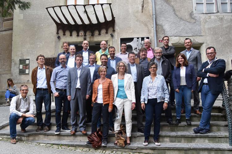 Gruppenbild vor dem  HR Giger-Museum in Gruyère 