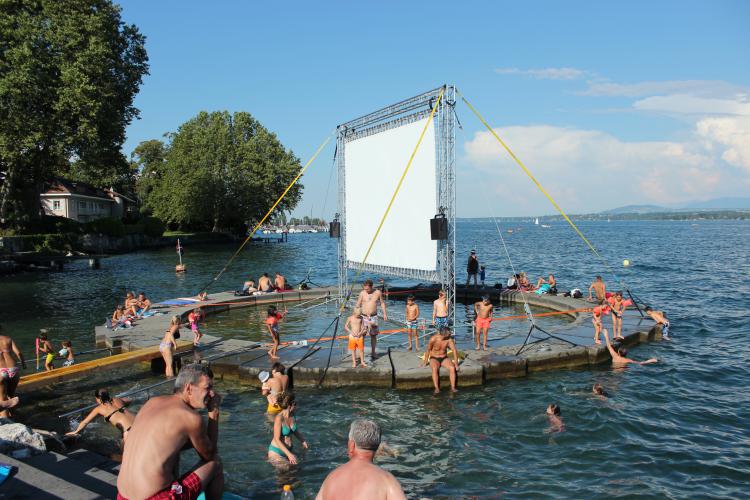Plaisancier de la plage et spectateurs ont joyeusement cohabité.