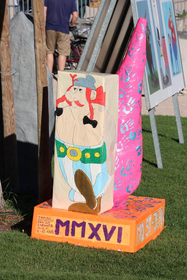 Parmi les 4 menhirs ayant concouru, c'est celui de la maison de quartier de St-Jean qui l'a emporté.