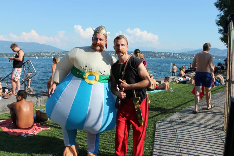 Obélix et Astérix, heureux.