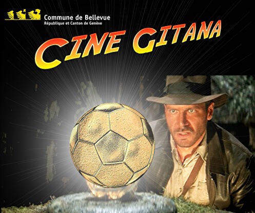 Détail de l'affiche de Ciné Gitana 2018 : Indiana Jones regarde un ballon de foot doré