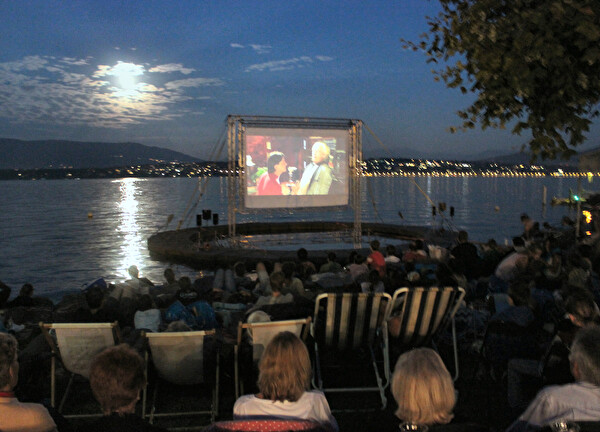 2ème édition de Ciné GItana, la lune, l'écran et le public au bord du lac