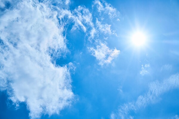 soleil dans le ciel 
