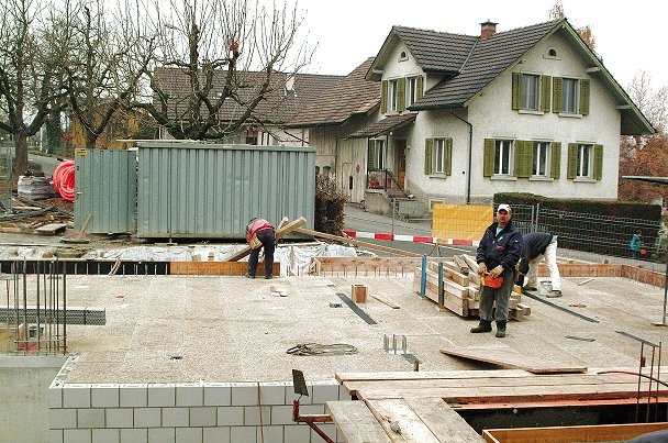 Die Deckenschalung für das Untergeschoss des Erweiterungsbaus.