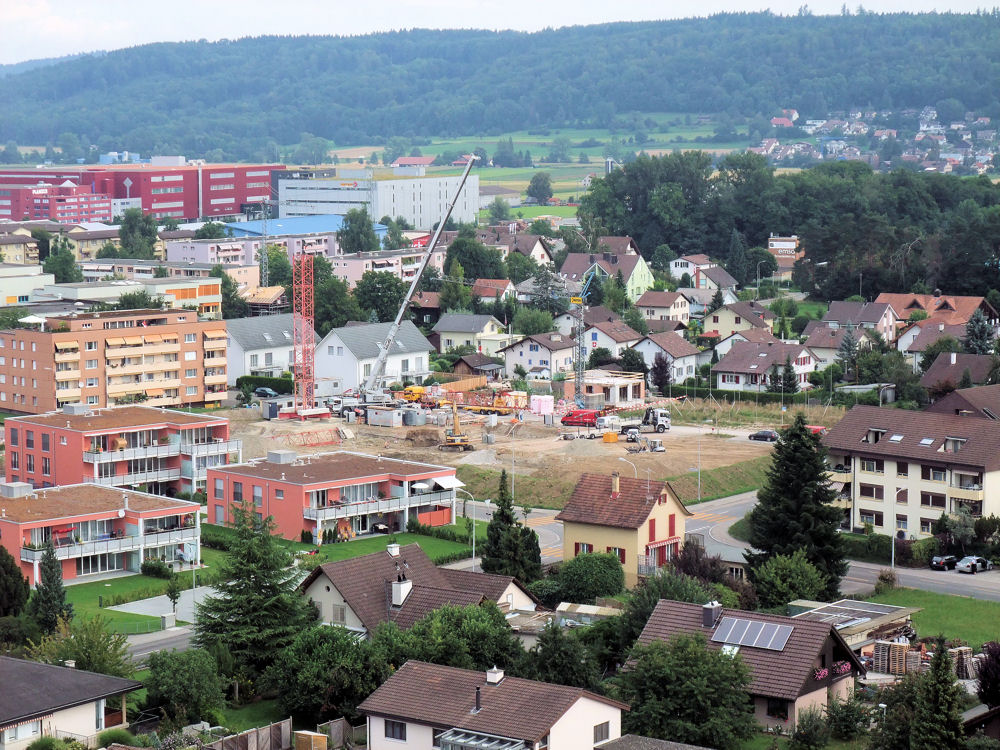 Neu entstehende Ueberbauung zwischen der Dorfmattenstrasse und dem Laternenweg.