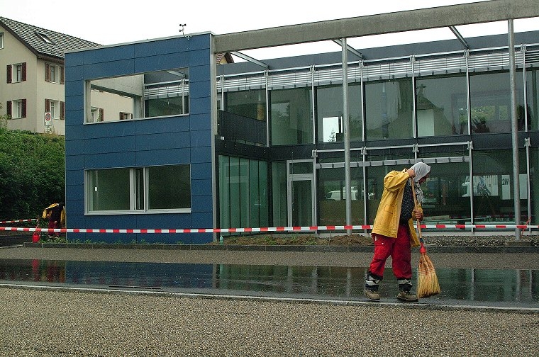 Der Personalparkplatz am 24. August 2004.