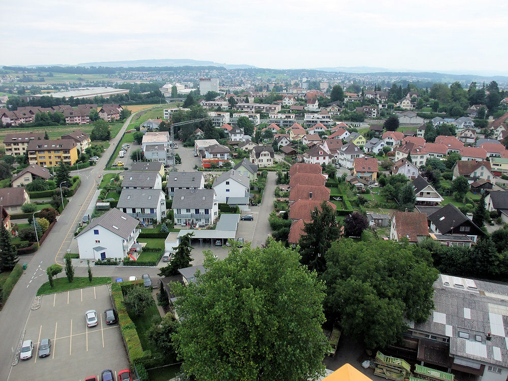 Quartiere entlang der Mühlenstrasse. Die Mühlenstrasse ist bequeme Geh- und Radwegverbindung zwischen Villmergen und Wohlen und in das Villmerger Industriegebiet.