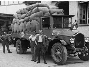 Mehltransport Vater Skudnigg, A. Wiederkehr, E. Skudnigg.