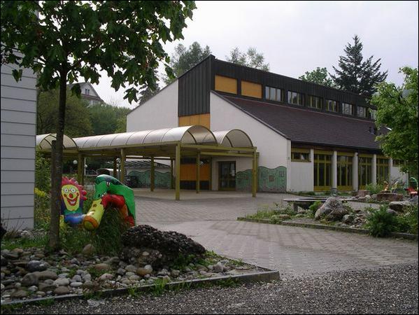 <LINK https://www.schoeftland.ch/ortsplan/c/646407/239609>* Primar-/Real-/Sekundarschulhaus im Ortsplan anzeigen *</LINK>