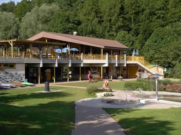 <LINK https://www.schoeftland.ch/ortsplan/c/646097/238592>* Schwimmbad im Ortsplan anzeigen *</LINK>
