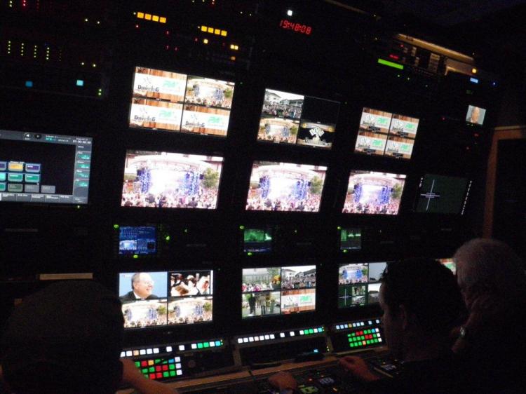 Bild-/Licht-Technik im SRF-Übertragungswagen